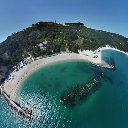 Sea View Di Amedeo Bed & Breakfast 4*