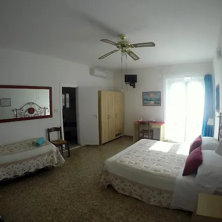 Sea View Di Amedeo Bed & Breakfast 4*